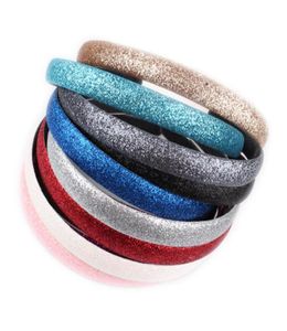 30pcslot 10 kleuren Goede kwaliteit Meisjes Glitter Hoofdband 12cm Glanzend Metallic Stof Bedekt Plastic Antislip Haarband Vrouwen Haar 3106783426