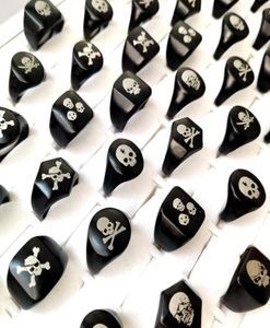 30pcslot entières Top Mix Skull Biker Ring Hiphop Jewelry Classic Punk Black Gothic Alloy Ring Men Women Femme Party Skeleton Jewelry1268334