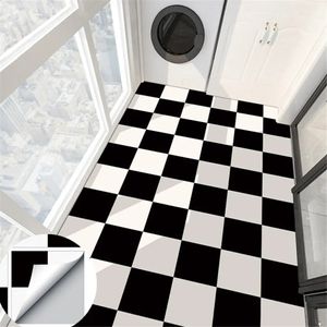 30x30cmx4pcs negro blanco PVC pegatina de piso para cocina baño decoración papel tapiz impermeable DIY pared suelo calcomanía decoración del hogar 240123