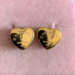 Acero inoxidable 316L de marca alto pulido corazón pequeño Letra 3D Sólido T Stud Pendiente Oro rosa de 18 quilates Pendientes de plata Pendientes Mujeres Hombres Banquete de boda Joyería de amor