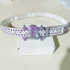 32% de réduction sur la ceinture à double pagaie en cuir brillant violet avec tête de crâne de styliste