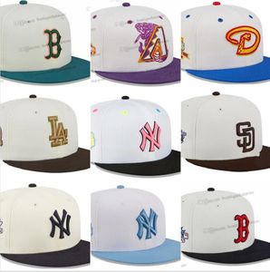 32 Styles spéciaux Chapeaux Snapback de baseball masculin Mélanges Couleurs sportives Caps réglables New York'pink Grey Beige White Color Letters Hat 1999 Patch Ed sur le côté AP19-01