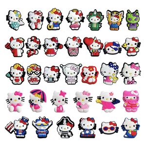 32Colors Girls Sweet Cats Animaux Anime Charmes en gros Enfance Mémoires Game Funny Gift Cartoon Charmes Accessoires de chaussures PVC Décoration Boucle Soft Rubber