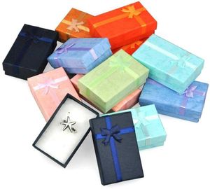 32 stks Papier geschenkdozen voor sieraden verpakking 5 * 8 * 2.5cm ring oorbellen ketting houder display jaar kerst / bruiloft cadeau 211014