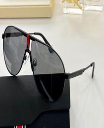 3347 Nouvelles lunettes de soleil populaires avancées pour hommes verres ovales avec cadre en métal et jambes simples verres de style décontracté 100 UV400 Protection5818487