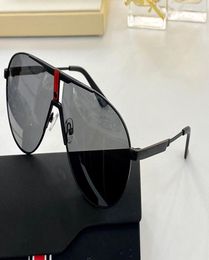 3347 Nouvelles lunettes de soleil populaires avancées pour hommes verres ovales avec cadre en métal et jambes de style de style décontracté simples 100 UV400 Protection2573478