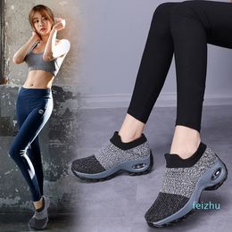 35-42 chaussures de fitness à semelle coussin colorée femmes anti-fatigue chaussures de marche sans lacet baskets de couleur mélangée chaussette chaude botte z2
