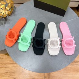 35-42Summer Womens Slippers Sandals Designer Slippers Talons plats de luxe Fashion Casual Comfort Flat Plats Slafpers Beach