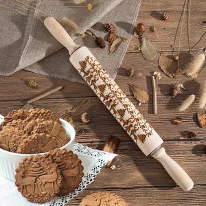 35/43 cm Kerstmisrolspen Gegraveerde Gesneden Hout Reliëf Rolling Pin Christmas Deer Keuken DIY Pasta Cookie Pastry Tool E2S 211008