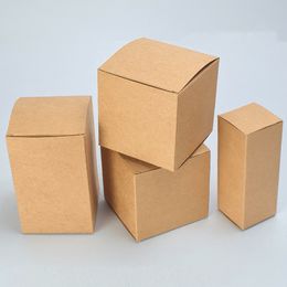Caja de embalaje de papel kraft de 350g en stock, moneda, caja en blanco, estampado en caliente con oro y plata, impresión monocromática en color