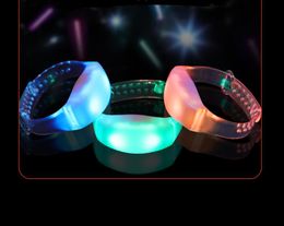 350 stcs TPU LED -armbanden RGB kleur veranderende siliconen lichtband met 43keys 400 meter 10 gebiedszones