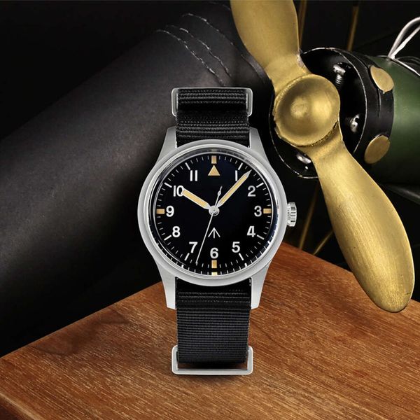 Reloj piloto para hombre de 36 mm Vh31 Movimiento de cuarzo Barrido Segunda serie de cuarzo Estilo simple Correa de nailon 10 barras luminosas