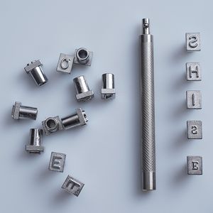 36 pcs en cuir tampon outils de tampon de moule de sculpture de moule fabriquant un logo spécial avec des lettres d'alphabet numéro acier acier acier accessoires
