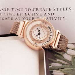 Men de 38 mm Solte en or rose Montre alliage Solte à bracelet Monde-bracelettes Black White Dial Quartz Quartz Wrists 274X