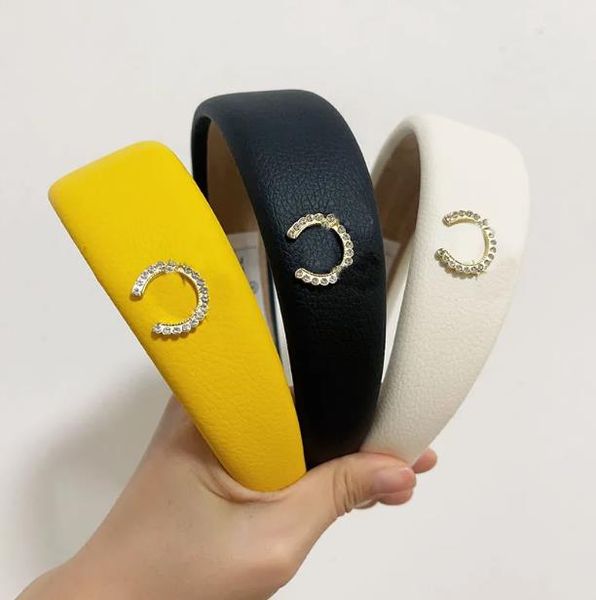 3 colores Diseñador Carta Diademas Estilo simple Bandas para el cabello de cuero Para Charm WomenGirl Marca Carta Elástico Banda para la cabeza Envoltura para la cabeza Accesorio de moda de alta calidad