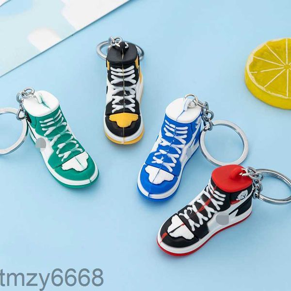 Llaveros de zapatos de baloncesto 3d para hombre y mujer, llavero de goma suave para parejas, bolso con cadena, mochila, colgante pequeño, accesorios de regalo VK62