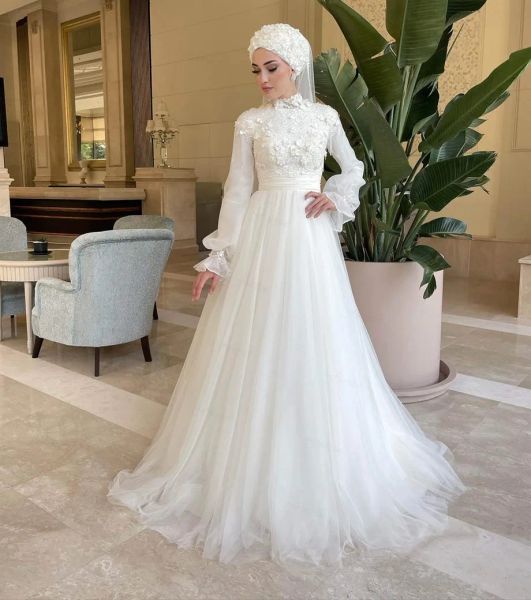 Apliques florales en 3D Vestido de novia musulmán para novia 2024 Encaje Una línea Árabe Dubai Mangas largas Hijab Vestido de novia islámico Velo Robe De Mariage