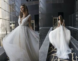 3D Floral Appliques Robe De Mariée Tiers Plage Dos Nu Profond V Sheer Cou Robe De Novia Une Ligne Avec Sash Dentelle Robes De Mariée