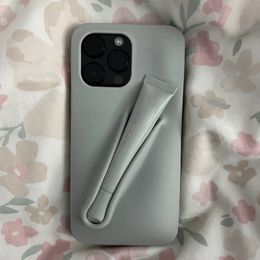 Soporte de la caja del teléfono del bálsamo labial 3D Diseñador de moda Ins Portable Lip Gloss Tint Lipstick Silicone Silicone Mobile Cover Cover Stand para iPhone 15 14 13 12 11 Pro Max Plus