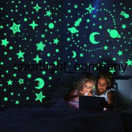 Autocollants muraux lumineux 3D étoile et lune stockage d'énergie fluorescents pour enfants chambres de bébé autocollants fluorescents colorés décoration de la maison cadeau de noël