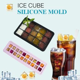 3D Rose Ice Cube Silicone Moule Alimentation Grade Un fabricant gratuit pour le whisky réutilisable avec le couvercle Bac à vin de jus d'été 240412