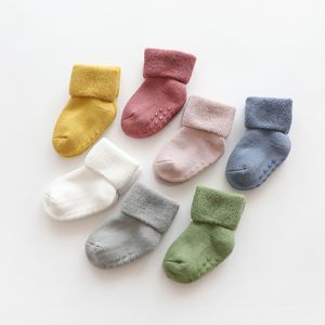 3 paires de chaussettes pour enfants, chaussettes pour nouveau-né, chaussettes antidérapantes en éponge pour bébé, hiver, chaudes et épaisses, chaussettes pour bébés filles et garçons, accessoires de vêtements solides pour nourrissons 230918