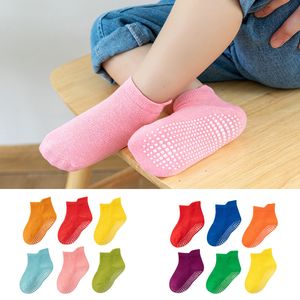 3 paires de chaussettes pour enfants printemps automne enfants chaussettes antidérapantes couleur unie respirant coton chaussettes pour bébés garçons filles chaussettes de trampoline 1-6 ans 230918