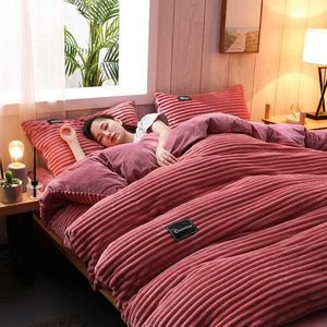 3pcs / 4pcs doux épaissir corail polaire literie flanelle couverture de velours avec drap de lit taies d'oreiller hiver chaud doux T200415