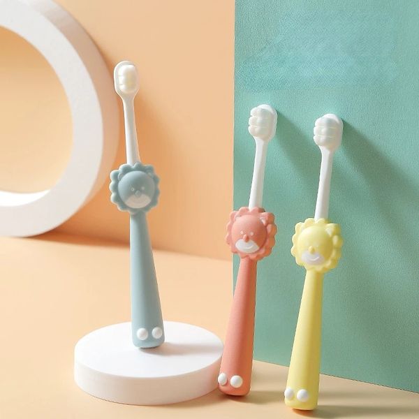 3pcs Enfants Cartoon Brosse à dents Bébrous filles garçons à feuilles caduques Brosse d'entraînement dentaire Enfants Nettoyage Super doux bébé Appareil