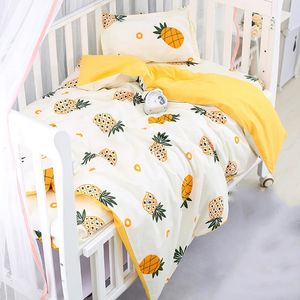 Ensemble de literie de lit de berceau en coton 3PCS pour une fille de baby-literie de dessin animé comprend la couette de couette en feuille de lit d'oreiller sans remplir 240509