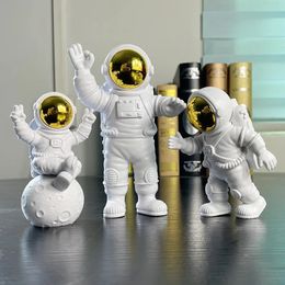 3pcs Resina Creative Resin Astronaut Ornament Figura Estatua Spaceman Desktop Decoración Modelando a Kids Gift Home Decoration 240513
