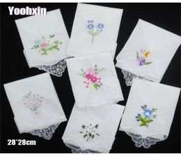 3pcs Luxury Cotton Femmes Hankies Broidered Lace Flower Hanky Floral Random Color Tissu Fidies Fabrics Tabrics T2006187470603