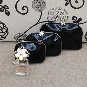 3Pcs / set Fashion C Femmes Shell sac cosmétique noir en cuir verni boîte de rangement maquillage étui de transport pour dames articles de vogue préférés cadeaux vip