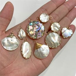 3PCS / Set Pendants Natural Round Shell Pendants Colorful Pearl Shell Charmes pour les femmes Bijoux Boucle d'oreille Collier Artisanat Constatations