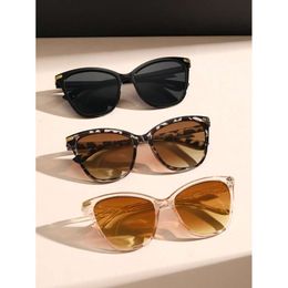 3pcs Femmes Cat Eye Cadre tendance Classic Fashion Plastic Black Leopard Lunettes de soleil pour voyages ACCESSOIRES DE VOCTAGES DE VOYAGE