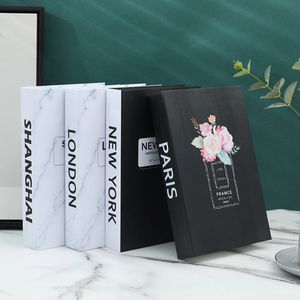 3PCSSet Fake Books Decoratie Set Simple El Club Designer Faux Book Fashion Coffee Table Ornamenten Decoratief geschenk 240328