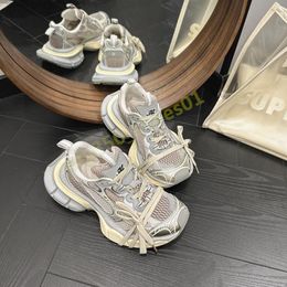 3xl Track 3.0 Chaussures de créateurs hommes Femmes Tripler Black Sliver beige blanc gymnase rouge Sneakers gris foncé Assiette de mode pour moi entraîneurs décontractés 2024 Dhgate Big Size Y18