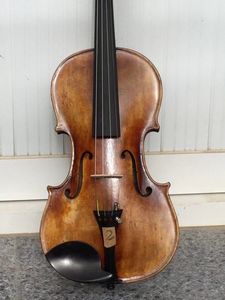 4/4 violon européen érable flammé arrière épinette supérieure de la main