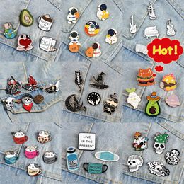 4-6 pièces dessin animé broche ensemble sorcière chat gothique crâne épinglette astronaute plante Animal Instrument de musique Badge sac bijoux en gros