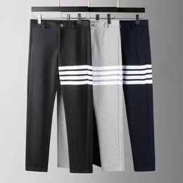 Pantalones de 4 barras pantalones de punto a rayas para hombre y mujer en otoño e invierno