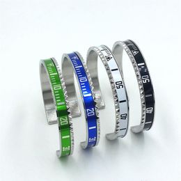 4 couleurs Bracelet de conception classique pour hommes en acier inoxydable, bracelet de compteur de vitesse, bijoux pour hommes avec vente au détail p3074