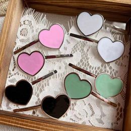 4 colores bonitos accesorios para el cabello con letras de corazón mujeres niñas letras pasadores regalos para amor novia moda horquillas de alta calidad
