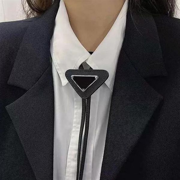 4 couleurs Hommes Femmes Designer Cravates Mode En Cuir Cravate Noeud Pour Hommes Dames Avec Motif Lettres Cravates Fourrure Solide Couleur Neckti264t