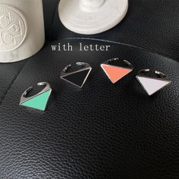 Bague ouverte triangulaire en métal pour femmes, 4 couleurs, avec timbre, lettre, accessoires de bijoux à la mode, qualité supérieure, 255A