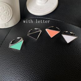 4 kleuren Metalen Driehoek Open Ring met Stempel Vrouwen Brief Vinger Ringen Mode-sieraden Accessoires Top Quality296M