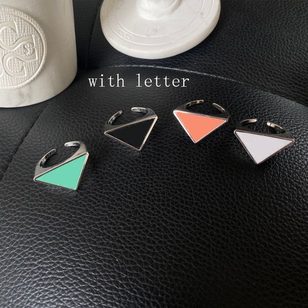 4 Couleurs Métal Triangle Anneau Ouvert avec Timbre Femmes Lettre Bagues Mode Bijoux Accessoires Top Qualité