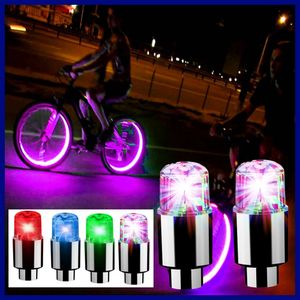 4 kleuren Bandendoplichten Duurzame bandenlichten voor auto -lucht motorfiets fiets elektrische voertuigen LED flitsbandenlampen wiel klep dop wielen banden flitslichtlamp