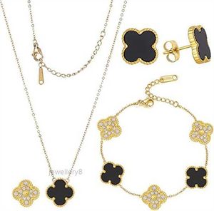 4 Collier de concepteur de luxe à quatre feuilles Collier de bijoux de bijoux Colliers de pendentif Bracelet Stud Oreille Femmes Christmvalentines Day Days d'anniversaire sans boîte trois