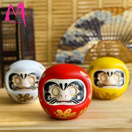4 inch Japanse keramische Daruma pop Lucky Cat Fortune Ornament Money Box Office Tabletop Feng Shui Craft Home Decoration Gifts 210318