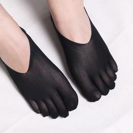 4 PairsLot Plus Size heren 5 Vinger Onzichtbare Teen Sokken Set Zomer Dunne Nylon AntiSlip Japanse Met Aparte tenen Man 240109